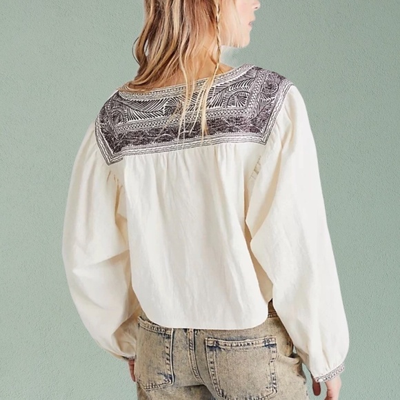 NWT FREE PEOPLE Iggie Embroidered Scoop Neck Long Sleeve Cotton Crop Top/Md - Picture 4 of 16